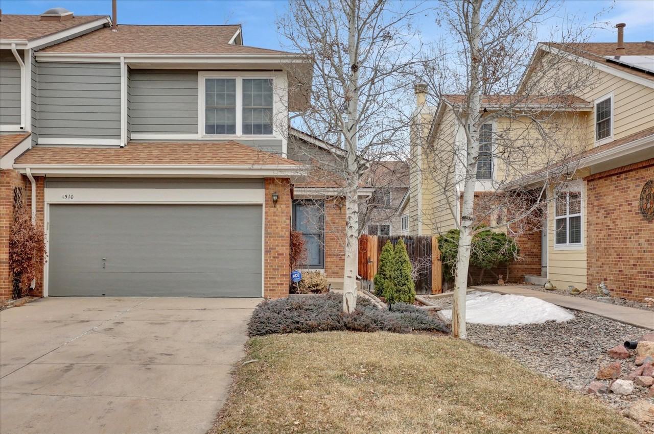 1570 S Syracuse St - Photo 2 of 25