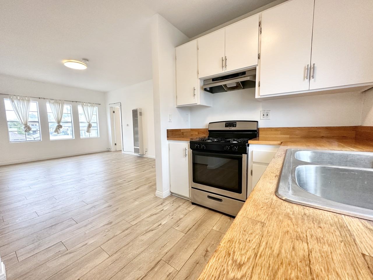 324 E Avenue 28 - Photo 3 of 10