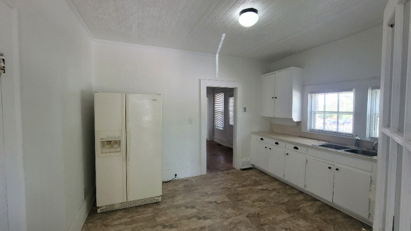 115 Lee St - Photo 2 of 11