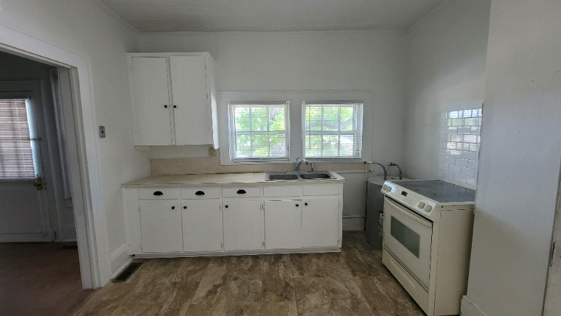 115 Lee St - Photo 3 of 11