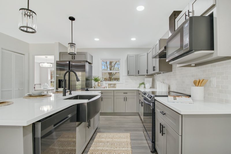 305 Mayfield St - Photo 4 of 48