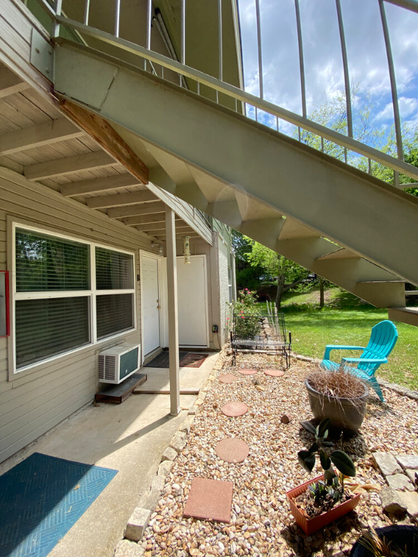 112 Lady Bird Ln #C - Photo 2 of 9