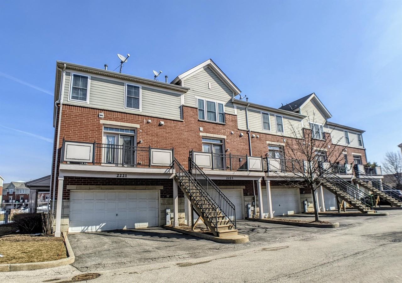 2221 S Crambourne Way #1 - Photo 2 of 18