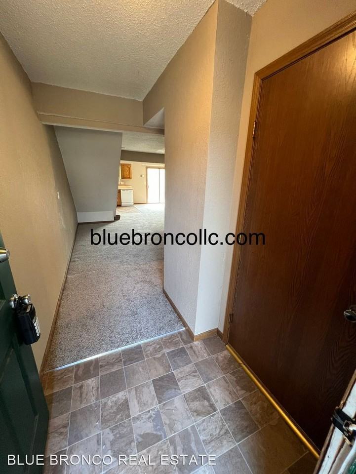 508-514 Churchill - Photo 2 of 16