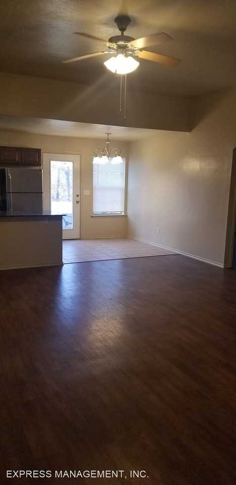 312 Thomas Blvd - Photo 2 of 20