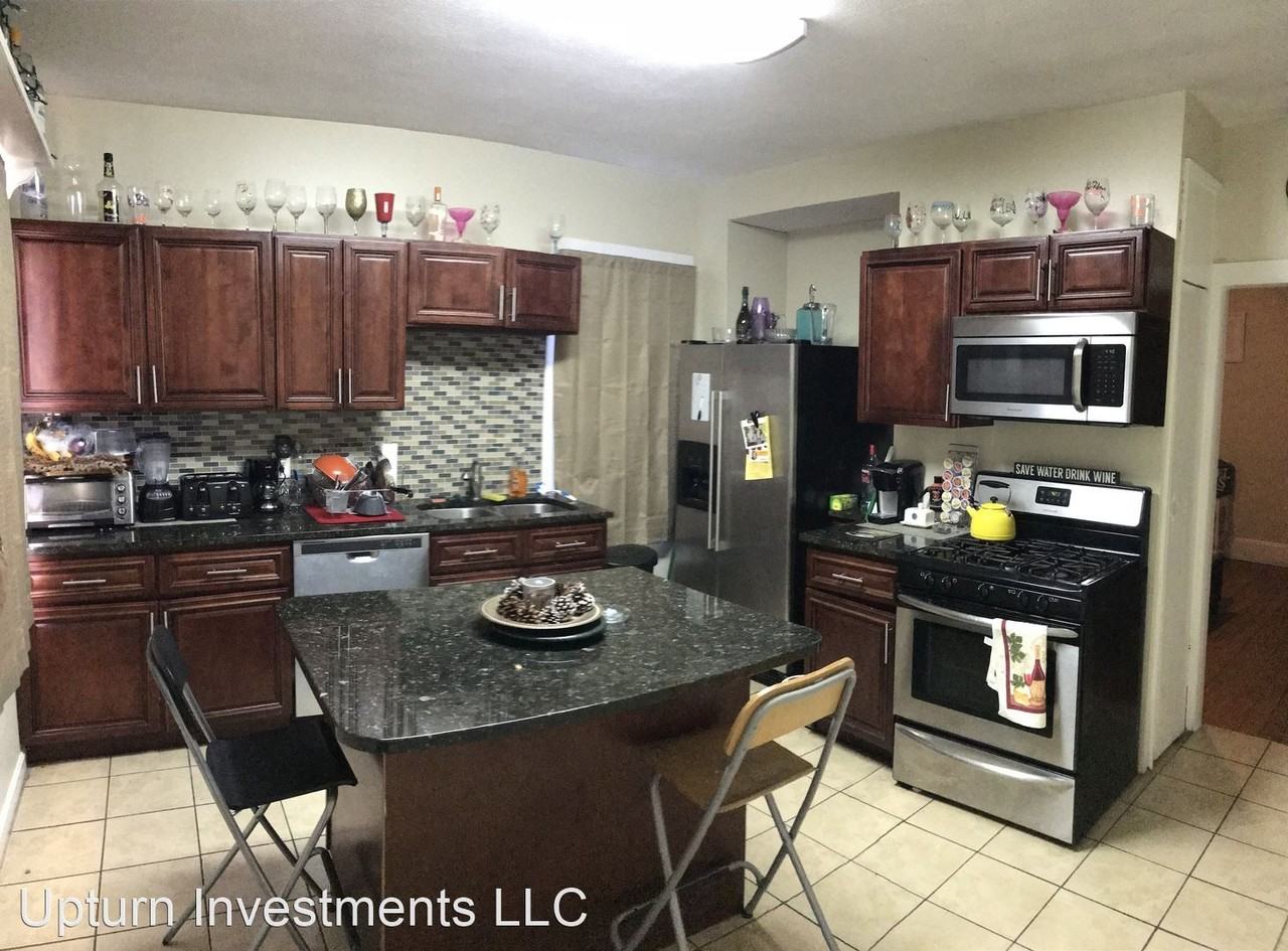 618 Smith St. - Photo 2 of 4