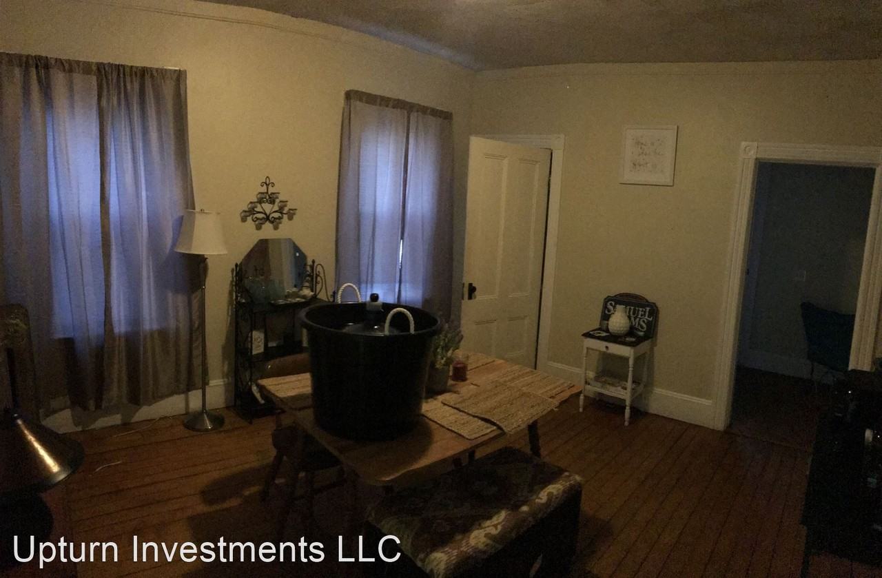 618 Smith St. - Photo 3 of 4
