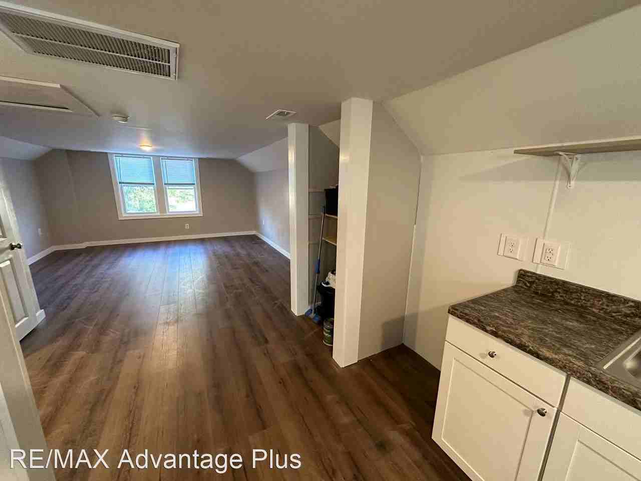 305 South Virginia Street - Photo 2 of 8