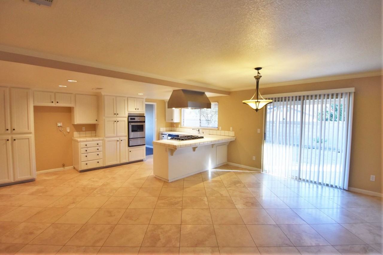 1401 Millwood Dr - Photo 3 of 10