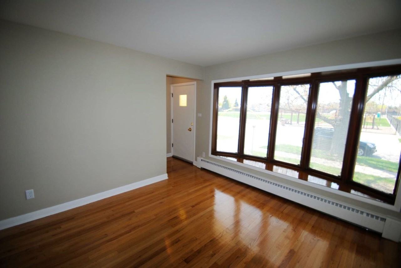 8937 S Albany Ave - Photo 2 of 12