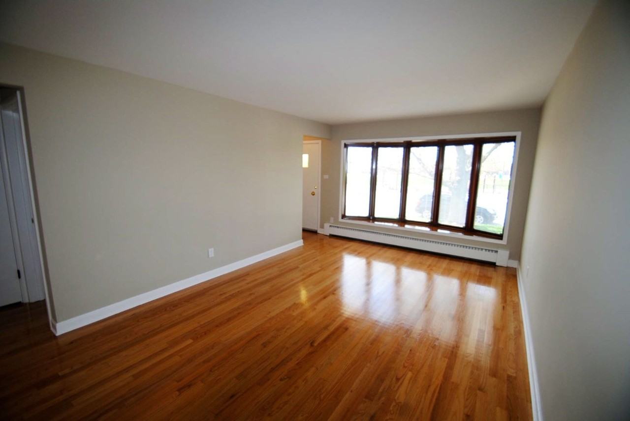 8937 S Albany Ave - Photo 3 of 12