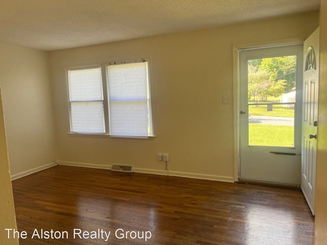 2206 Textile Dr - Photo 3 of 6