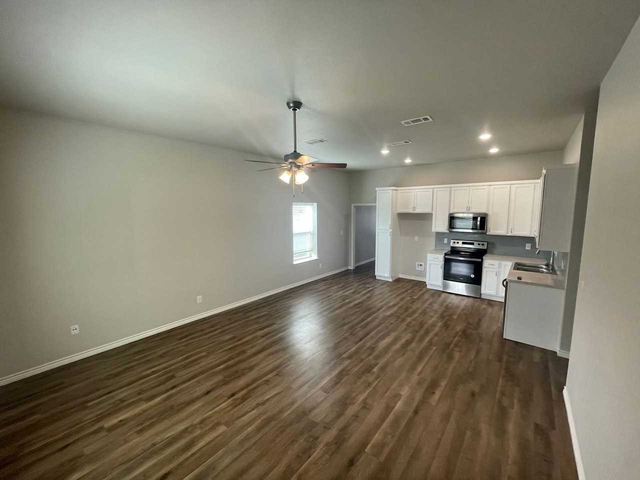 1188/90 Fm 2623 - Photo 2 of 11