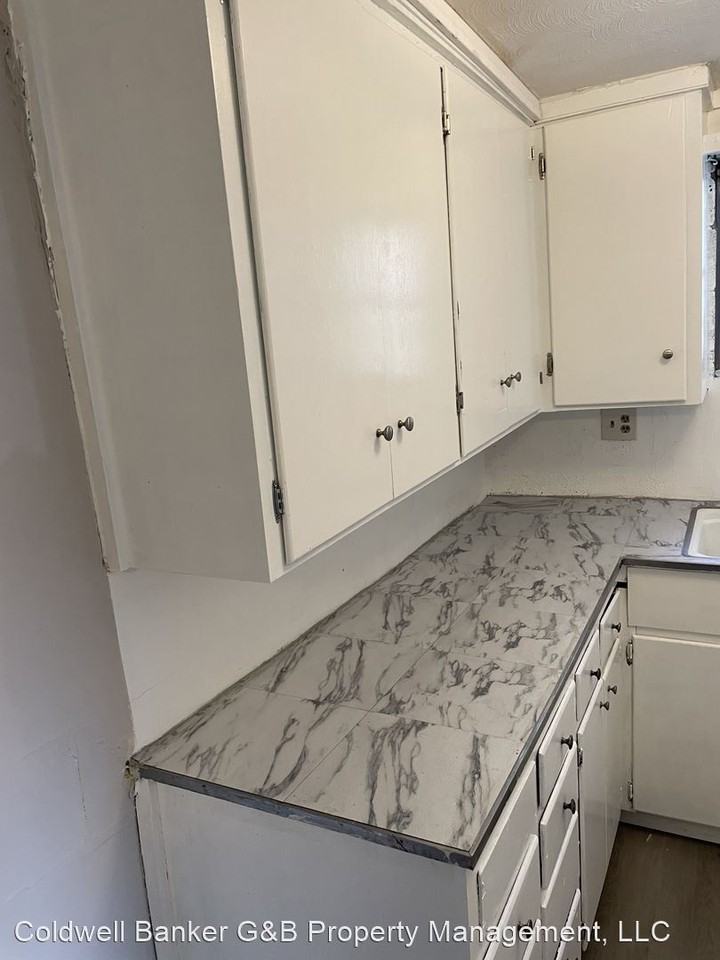 429 Se California Ave - Photo 2 of 9