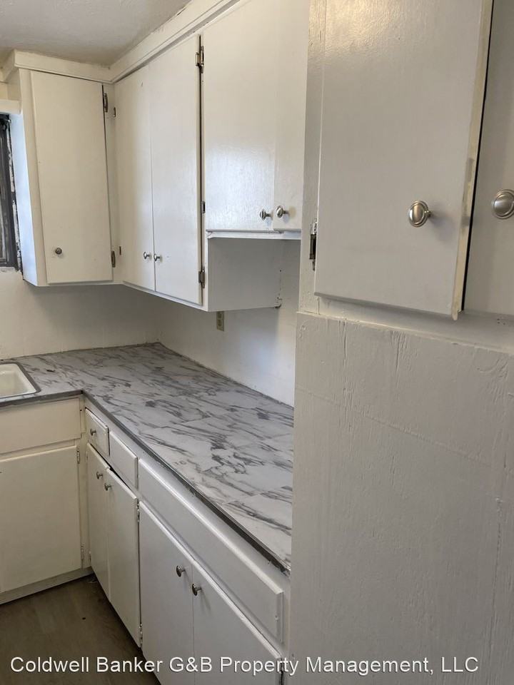 429 Se California Ave - Photo 3 of 9