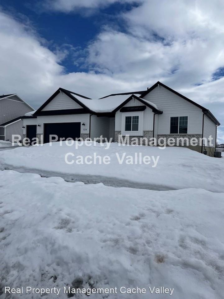 524 W 3600 S - Photo 3 of 36