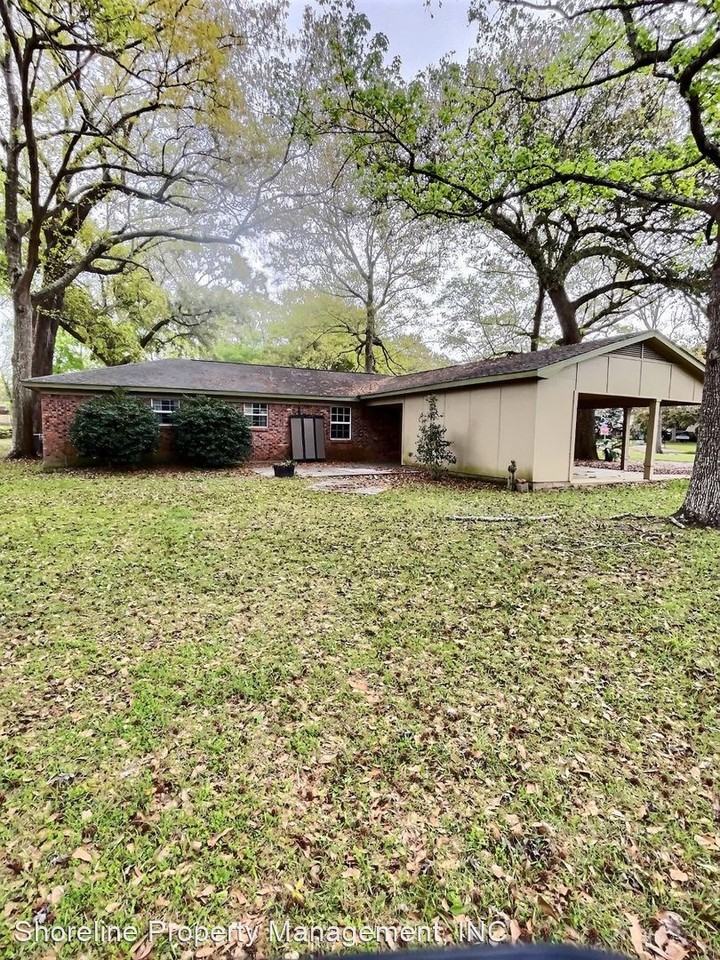 2720 Briarwood Cir - Photo 3 of 21