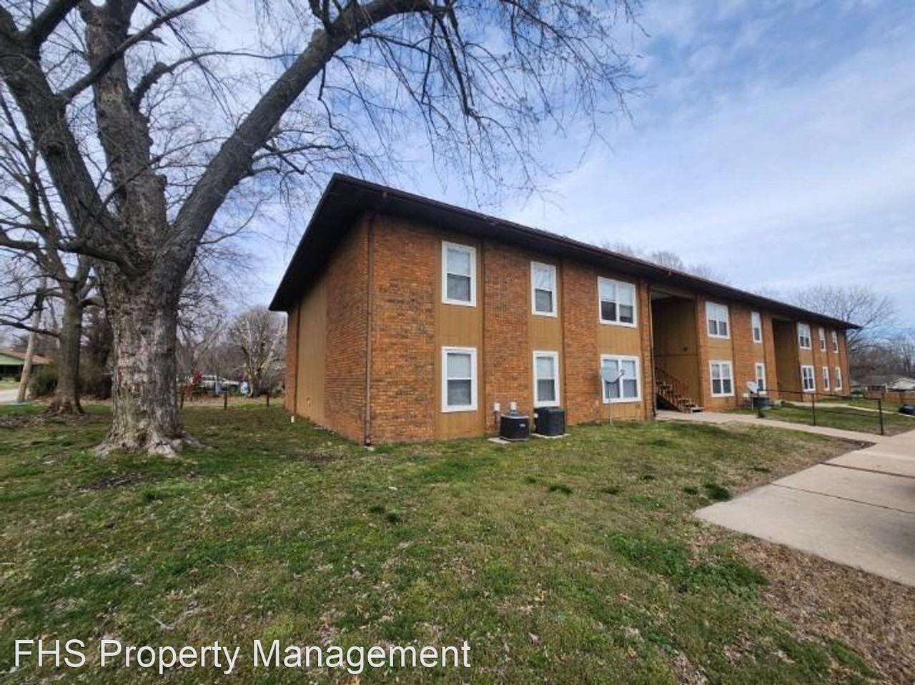 416 S Main St #1