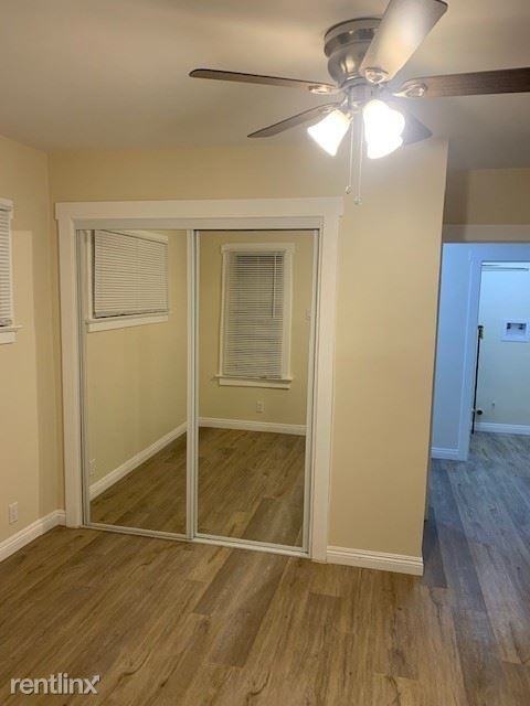 2205 Sichel St - Photo 2 of 10