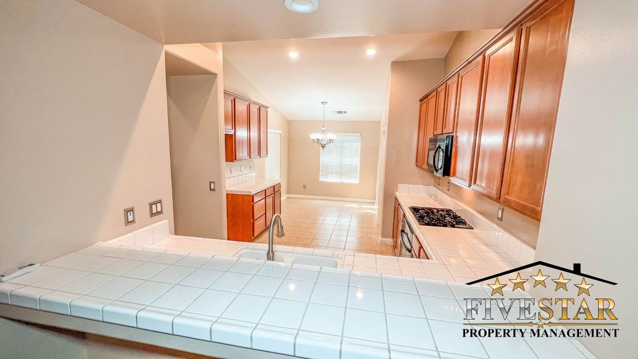 9310 Poseidon St - Photo 3 of 19