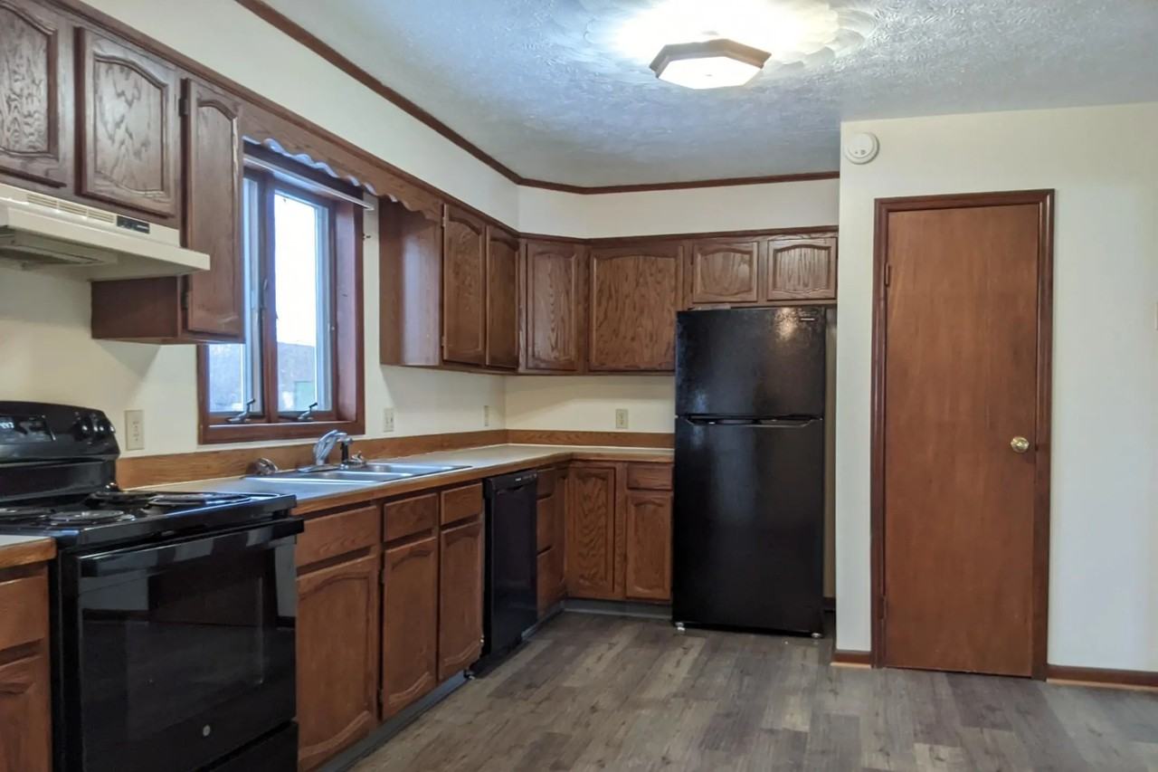 110 Roberts St - Photo 2 of 10