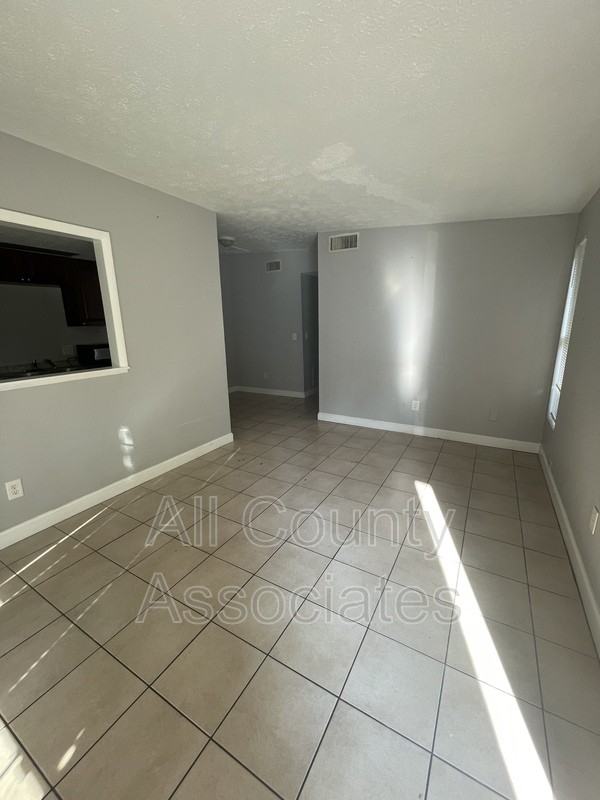 8723 N 48th St #B - Photo 3 of 12