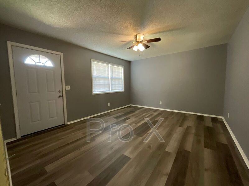 2228 Arizona Ave - Photo 3 of 12