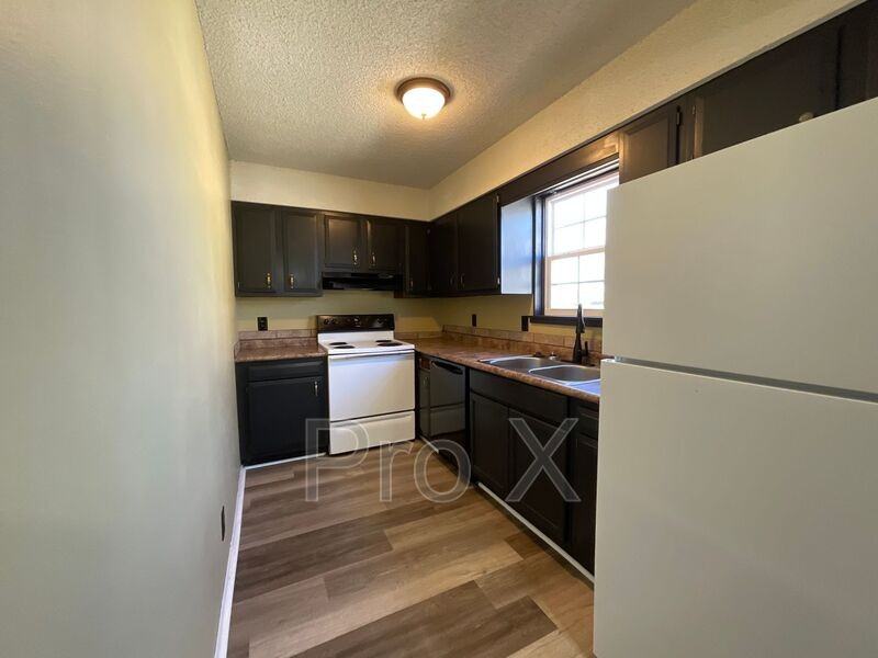 2228 Arizona Ave - Photo 5 of 12