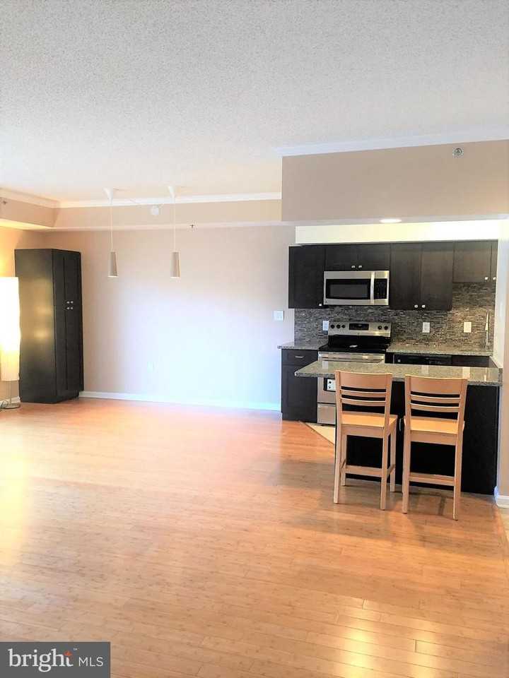 1211 S Eads St #306 - Photo 3 of 9