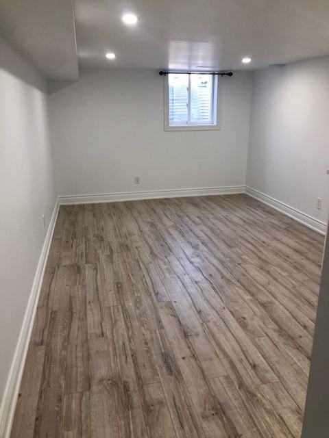 Basement Studio unit In Kensington Market Apartments Spadina Ave