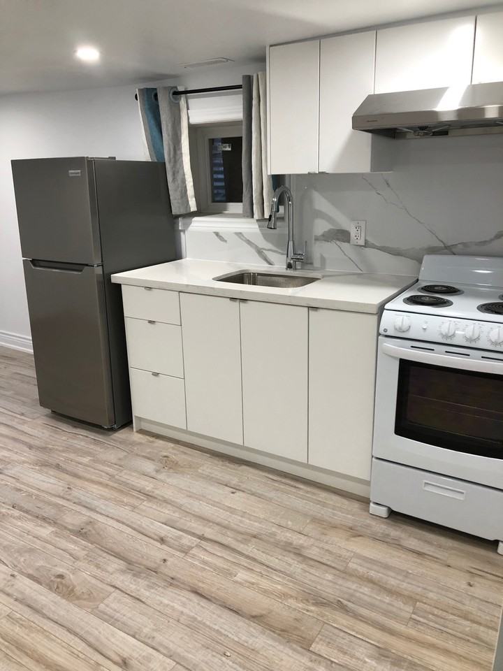 Basement Studio unit In Kensington Market Apartments Spadina Ave