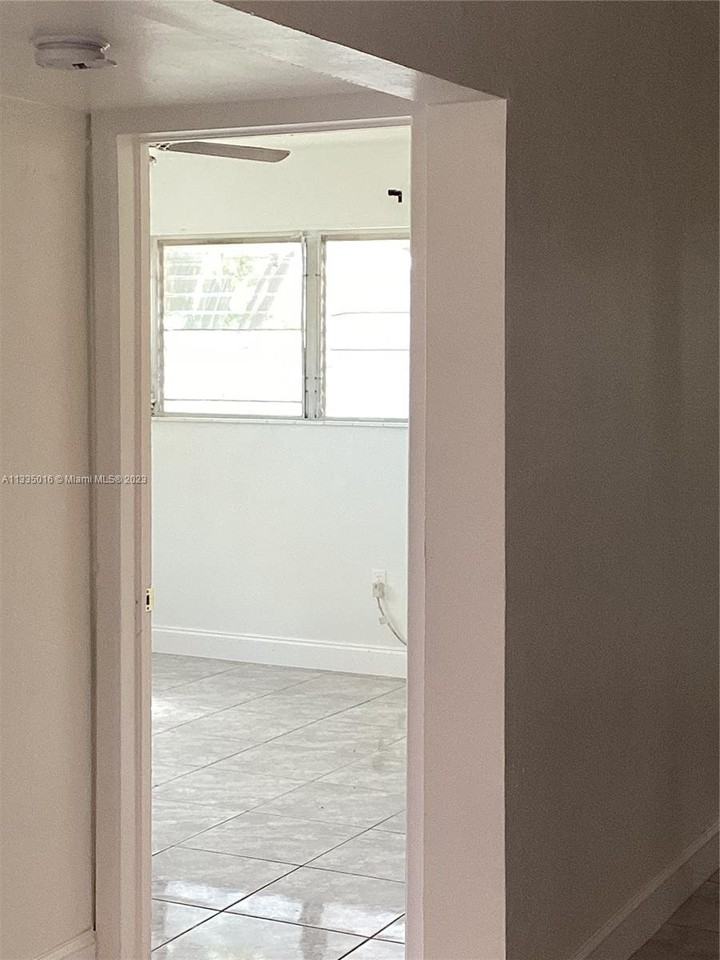 16791 Ne 20th Ave #1 - Photo 3 of 8