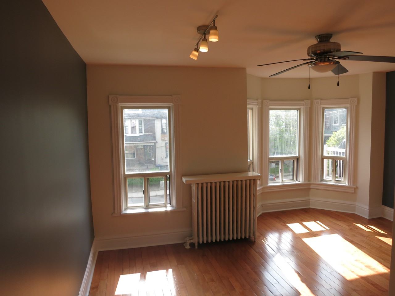 219 Brock Ave - Photo 3 of 12