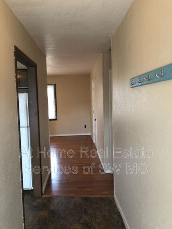 3231 W Olive St - Photo 2 of 15