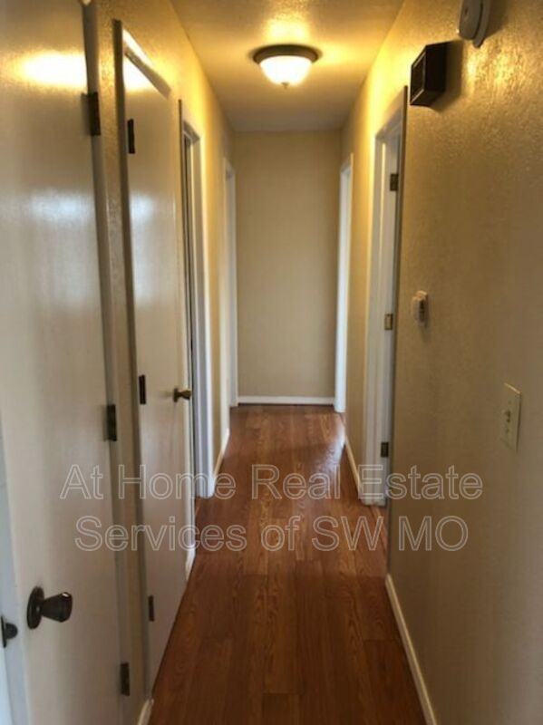 3231 W Olive St - Photo 5 of 15