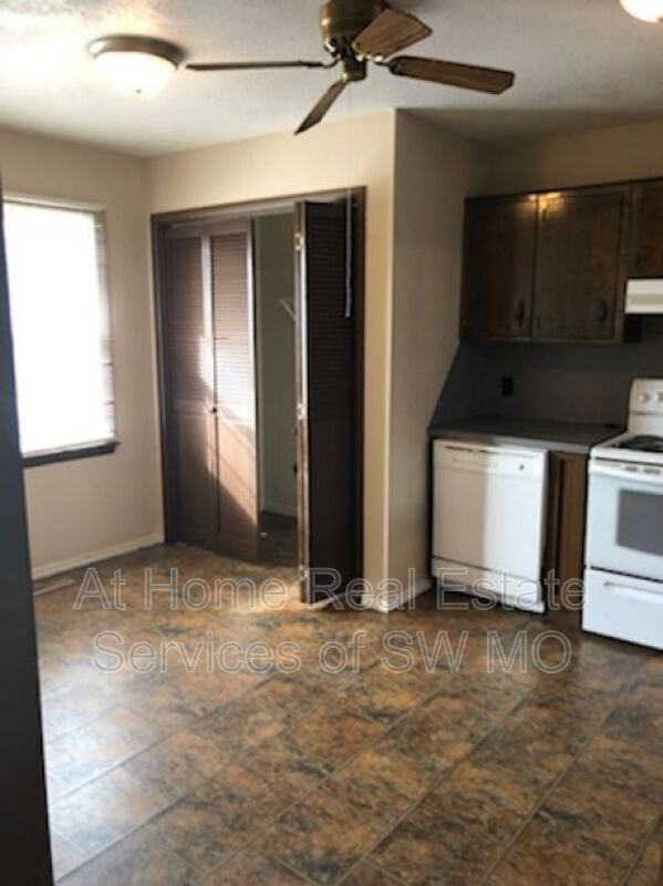 3231 W Olive St - Photo 7 of 15