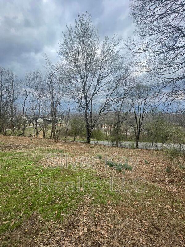 1008 Old Highway - Photo 2 of 12