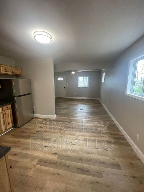 1008 Old Highway - Photo 3 of 12