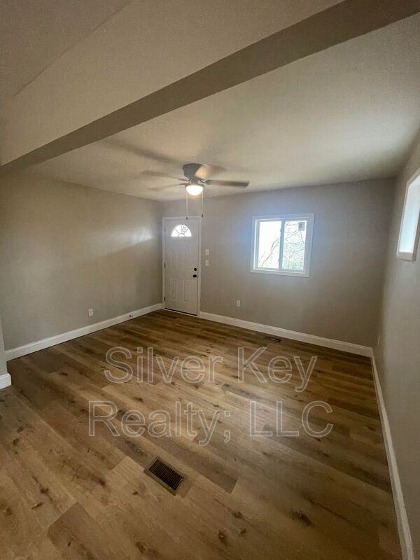 1008 Old Highway - Photo 5 of 12