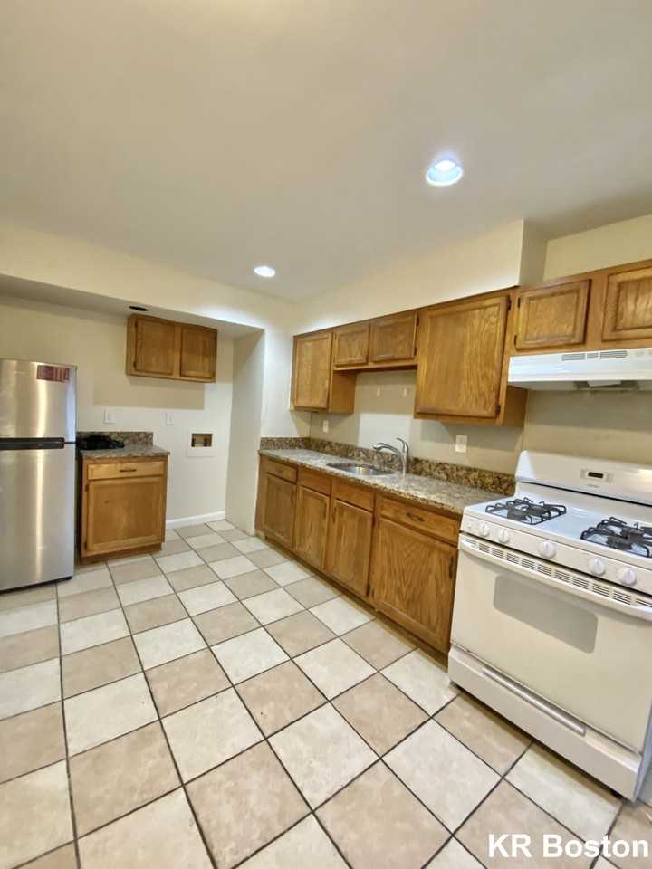 Wait St. & Huntington Ave #2R - Photo 5 of 31