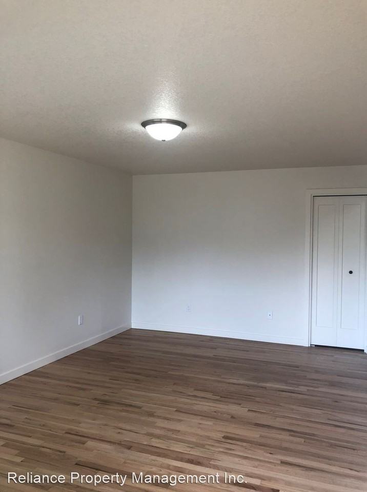 8019-8039 SE Main St. - Photo 2 of 9