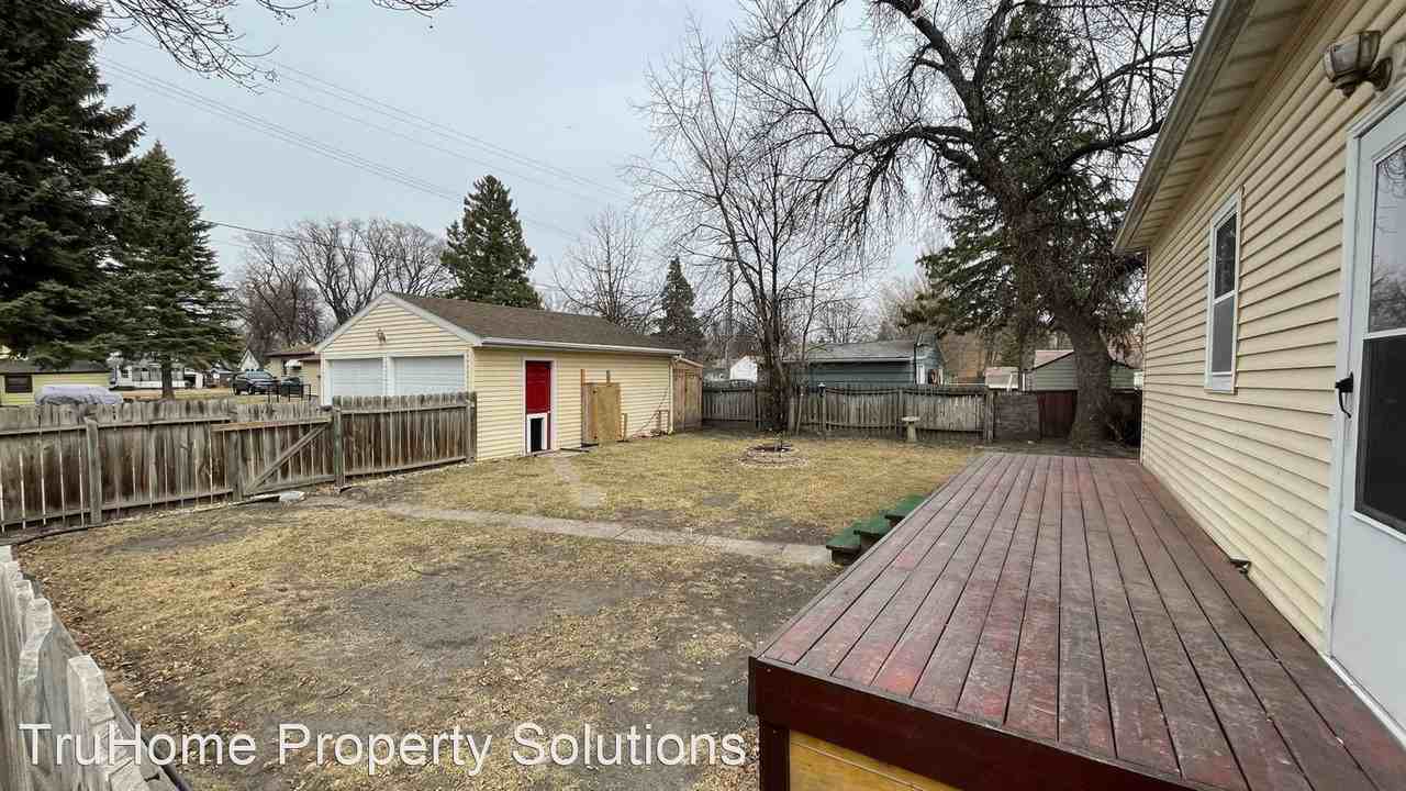 1724 4th Ave N - Photo 3 of 31