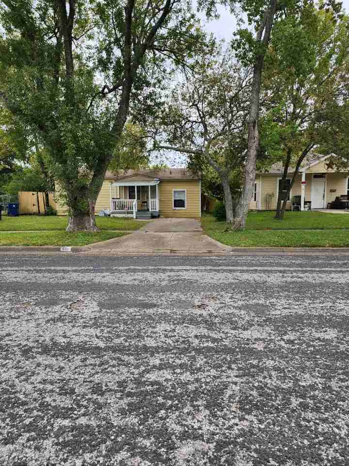 621 17th Ave N #1 - Photo 2 of 11