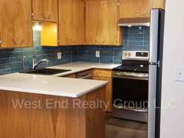 featured image of 352 W 5th St #352