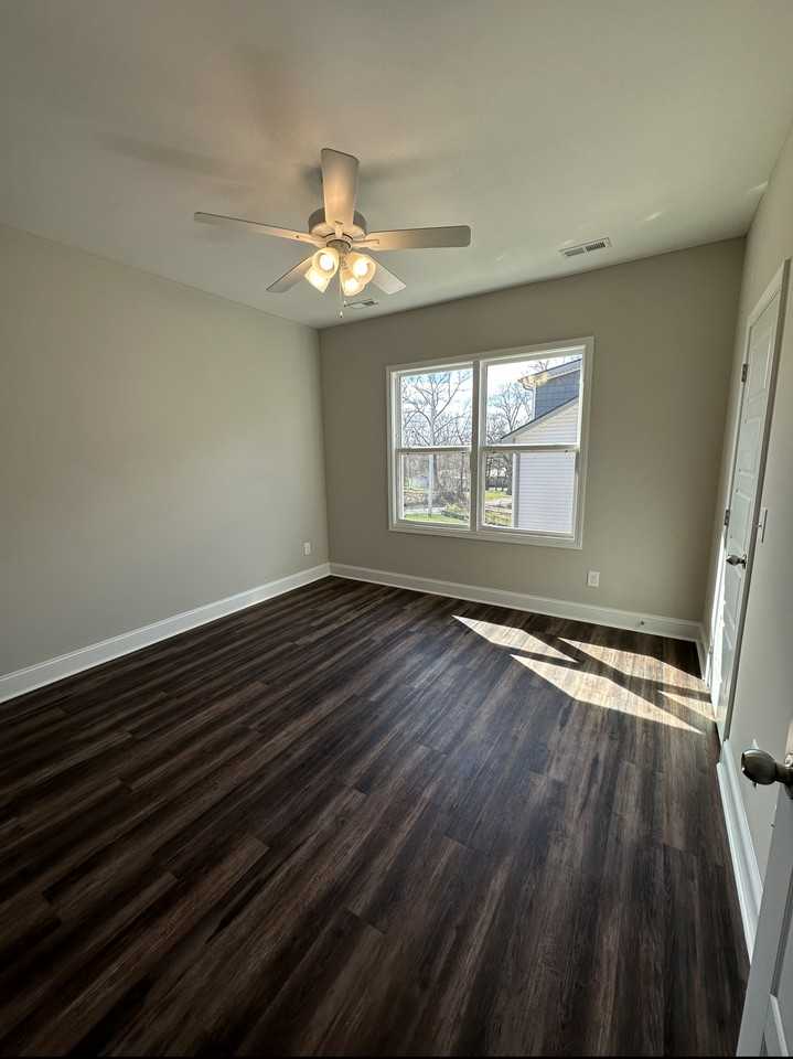 119 West Rossview RoadBuilding 2 - H #H - Photo 7 of 15
