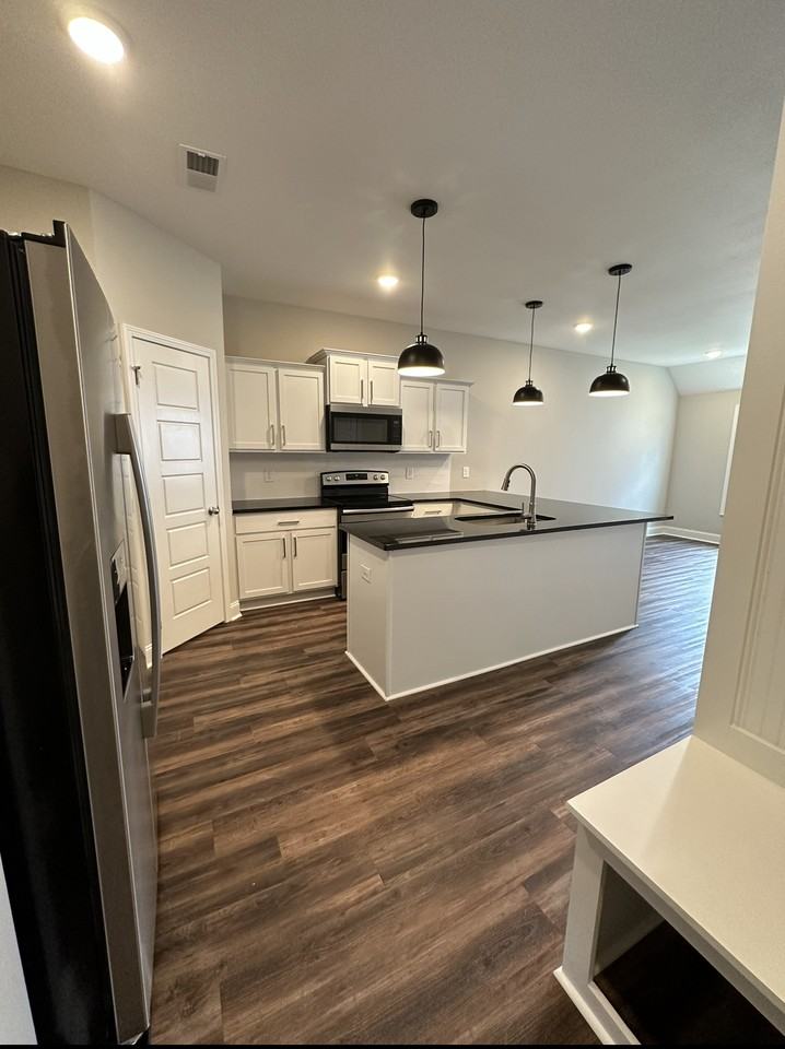 119 119 West Rossview RoadBuilding 2 - I #I - Photo 3 of 15