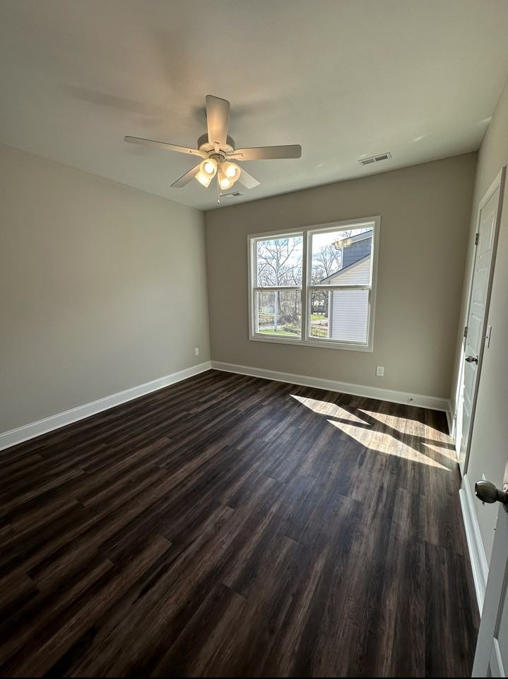 119 119 West Rossview RoadBuilding 2 - I #I - Photo 7 of 15