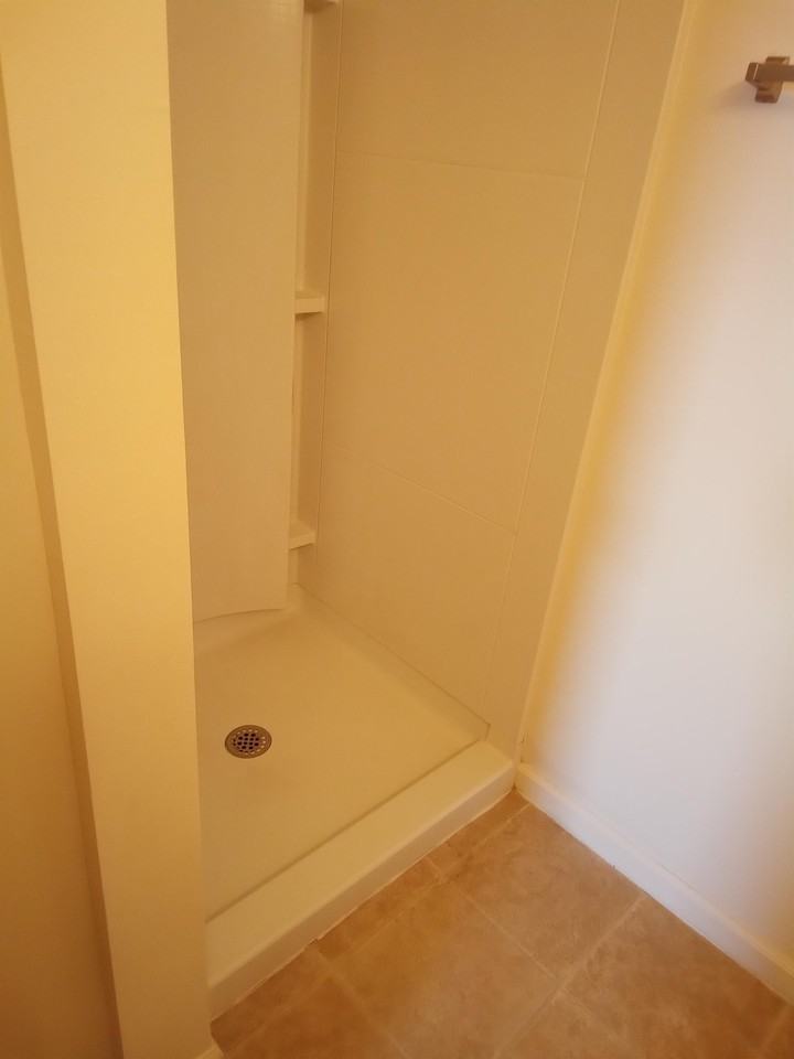 1825 Wichman Ln - Photo 5 of 42