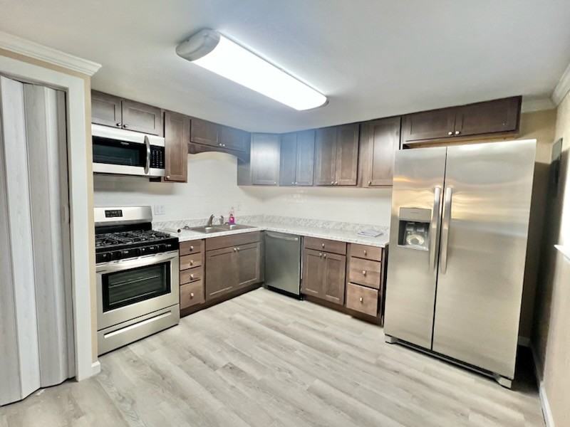 401 S Brett St #401 - Photo 2 of 8