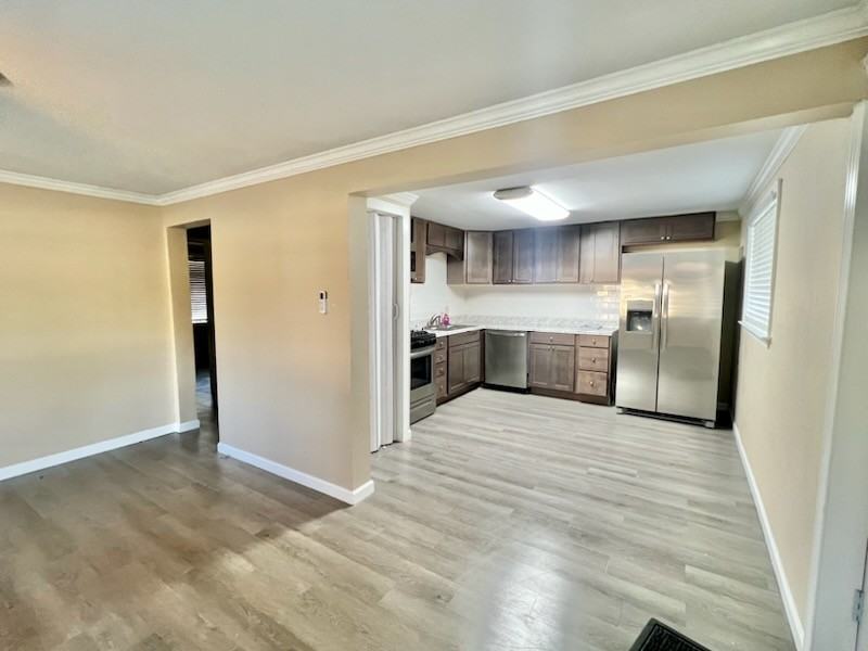 401 S Brett St #401 - Photo 3 of 8